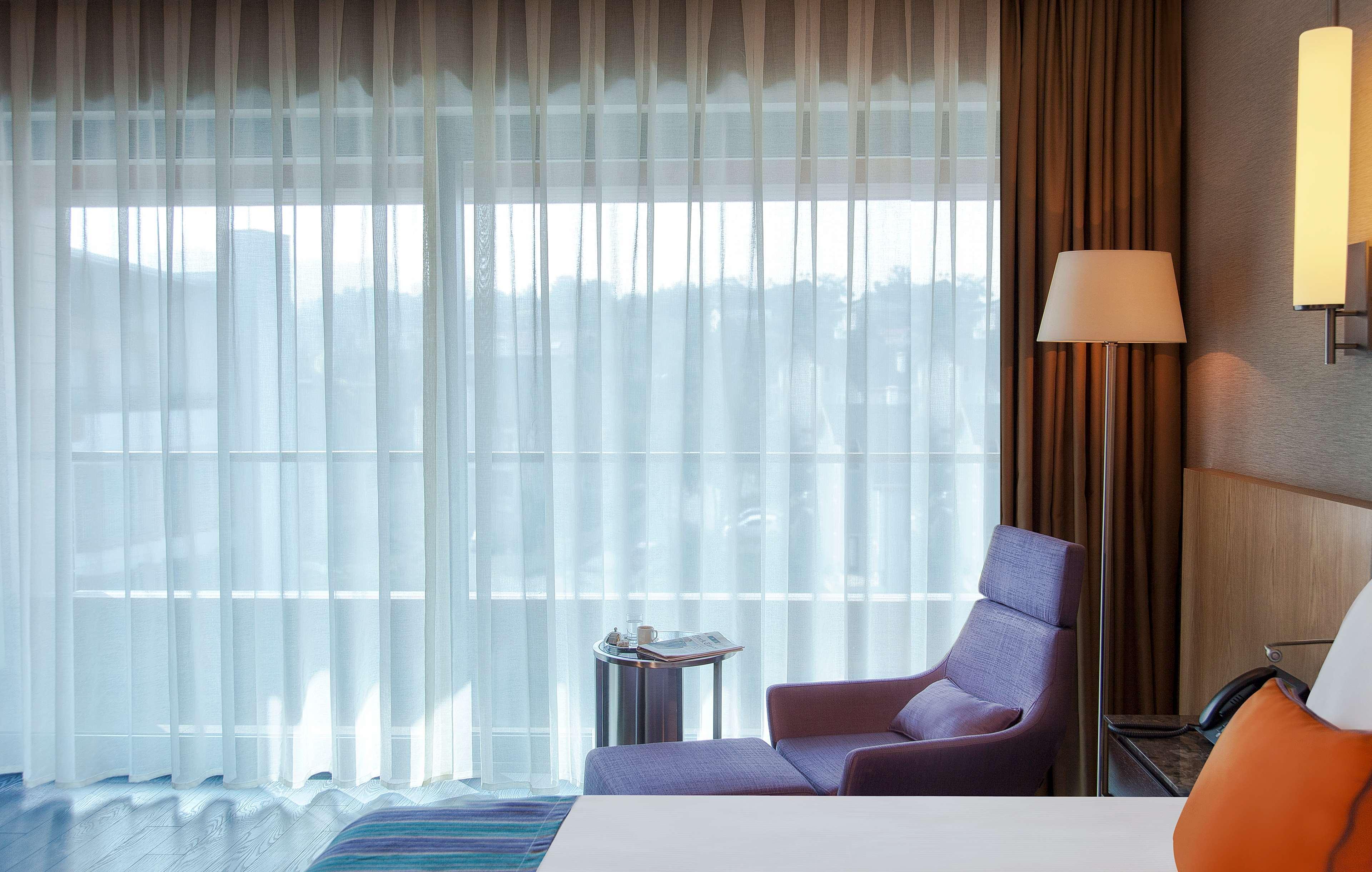 Radisson Blu Hotel & Spa, Istanbul Tuzla Ngoại thất bức ảnh A room at the hotel