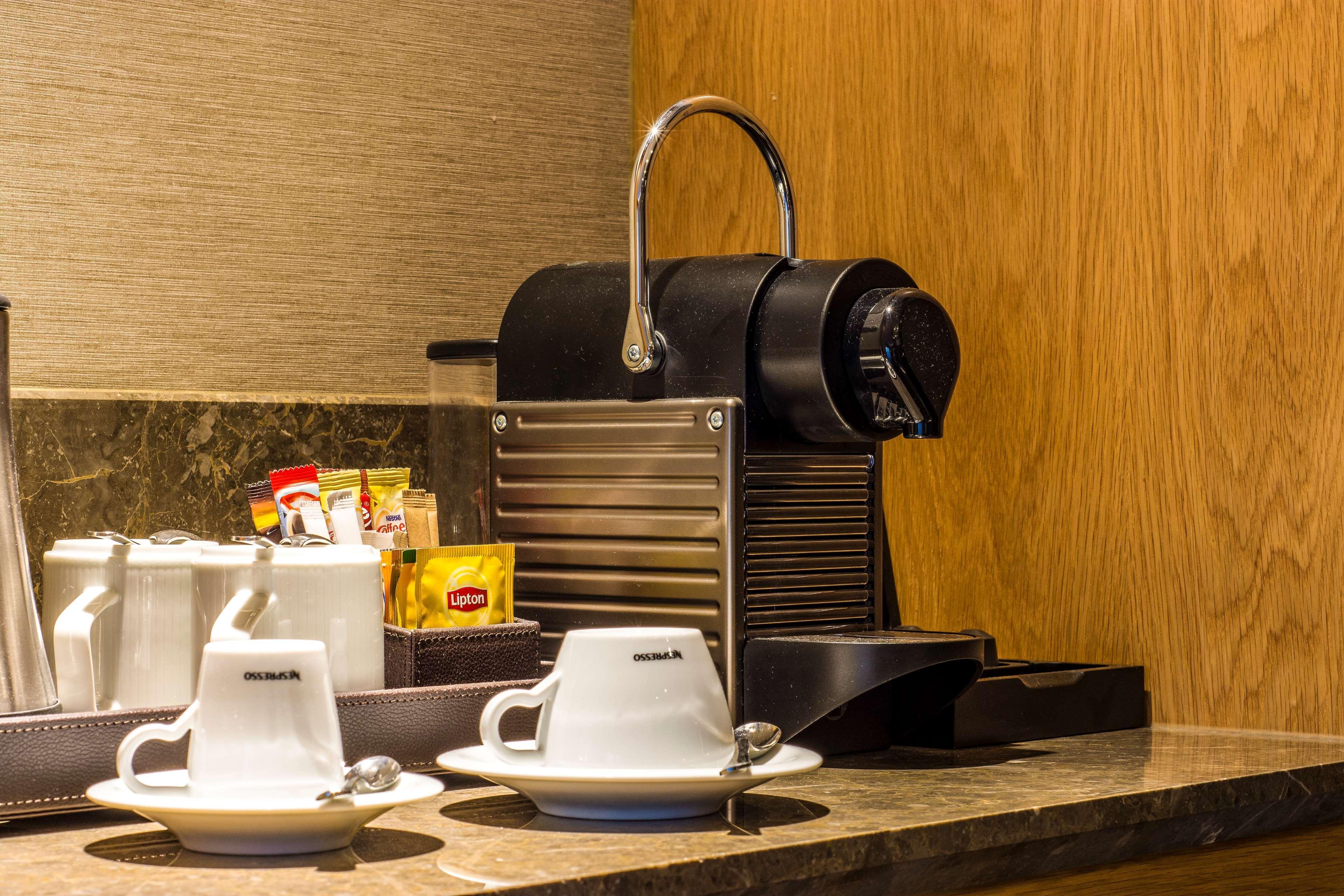 Radisson Blu Hotel & Spa, Istanbul Tuzla Ngoại thất bức ảnh A Nespresso machine