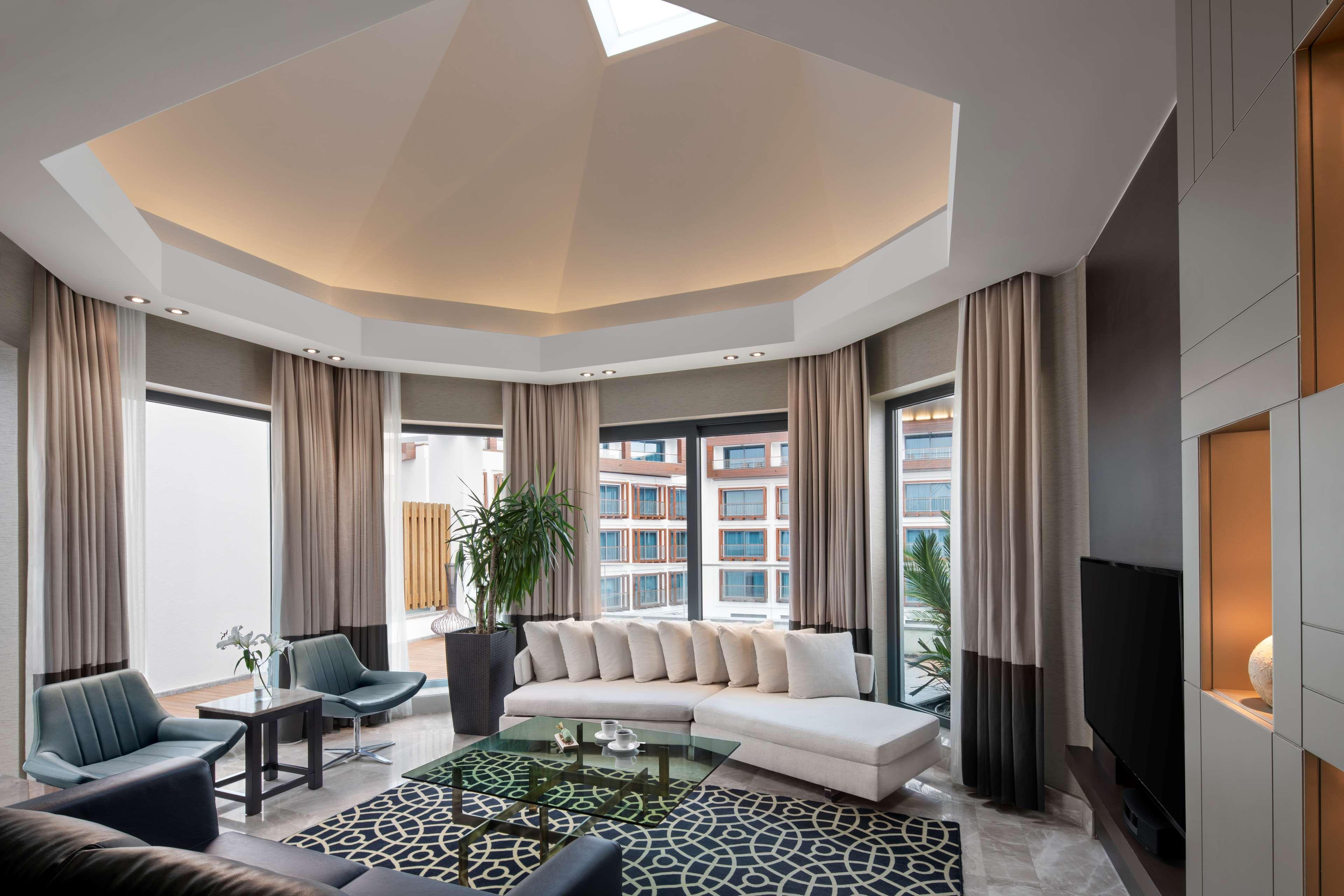 Radisson Blu Hotel & Spa, Istanbul Tuzla Ngoại thất bức ảnh A suite at the hotel