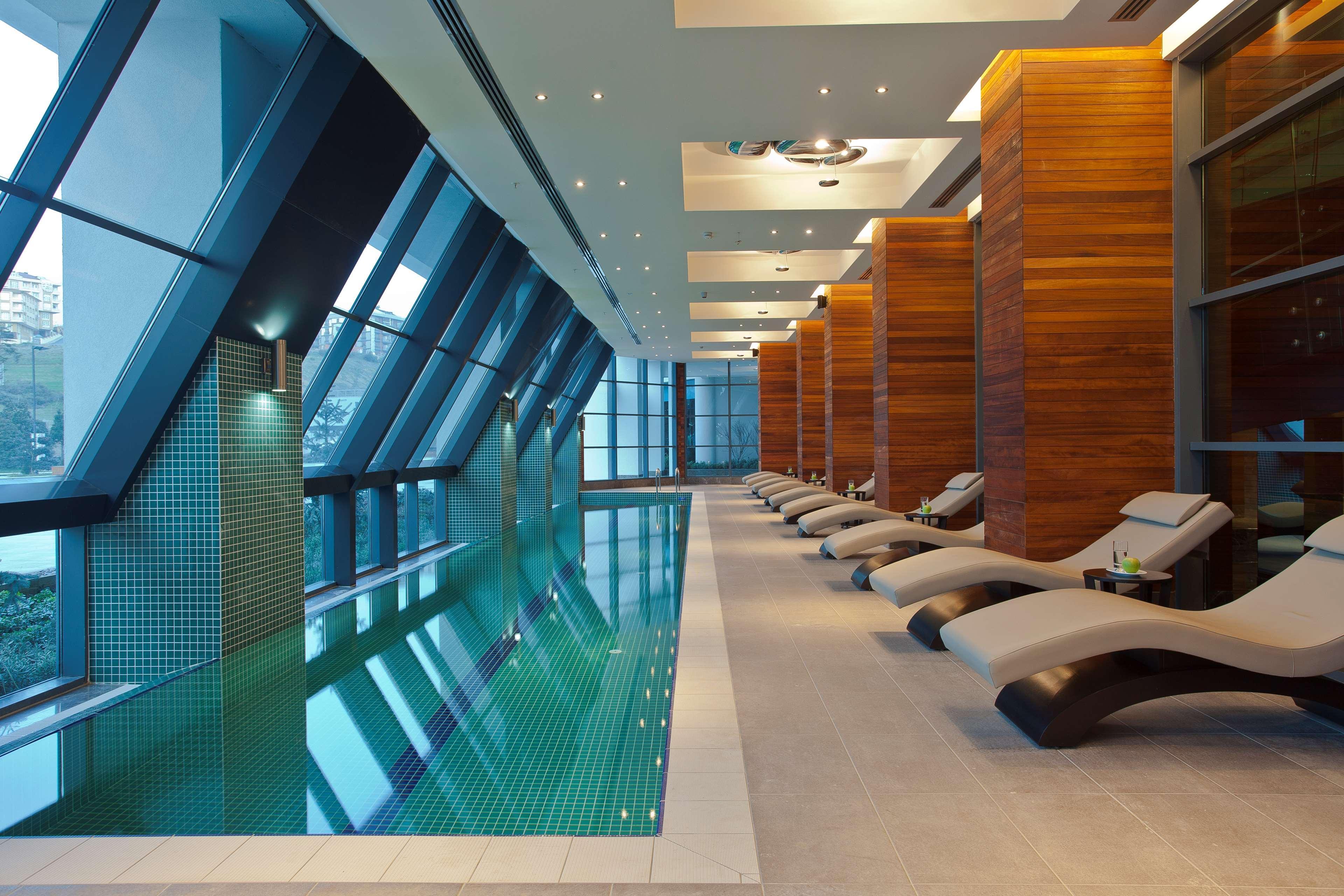 Radisson Blu Hotel & Spa, Istanbul Tuzla Ngoại thất bức ảnh The pool at the 1018