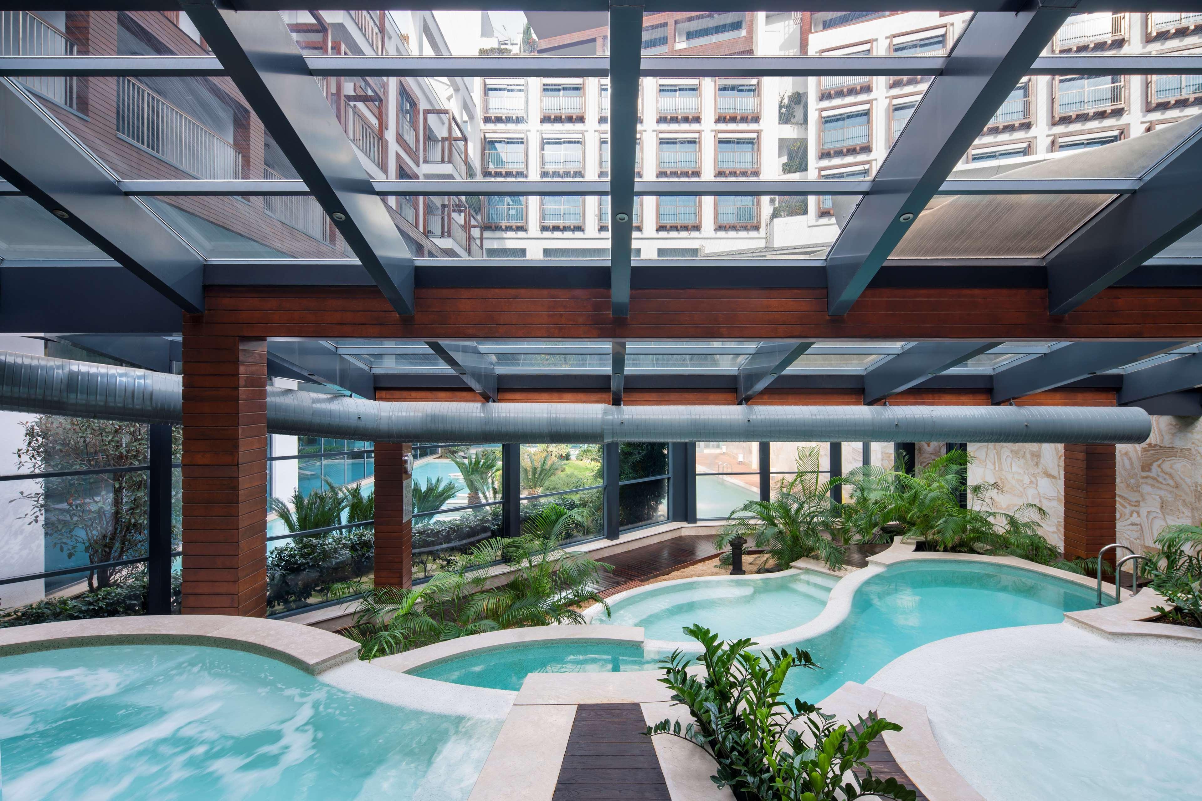 Radisson Blu Hotel & Spa, Istanbul Tuzla Ngoại thất bức ảnh The swimming pool