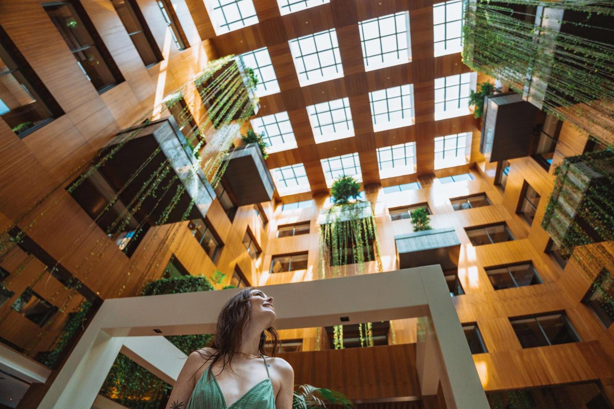 Radisson Blu Hotel & Spa, Istanbul Tuzla Ngoại thất bức ảnh The atrium of the library